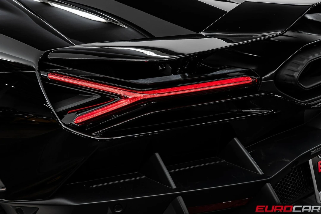 2025 Lamborghini Revuelto - Image 21 of 31