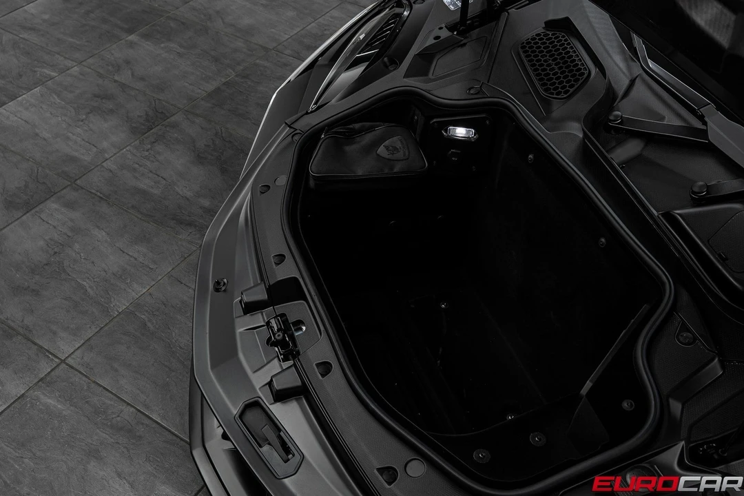 2025 Lamborghini Revuelto - Image 11 of 31