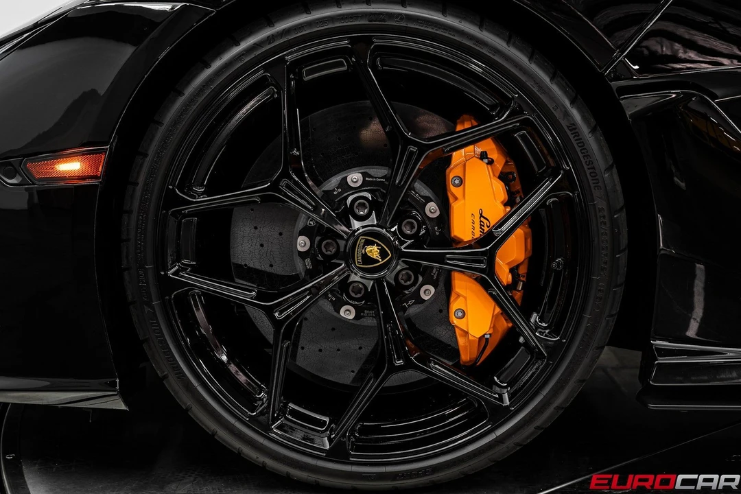 2025 Lamborghini Revuelto - Image 24 of 31