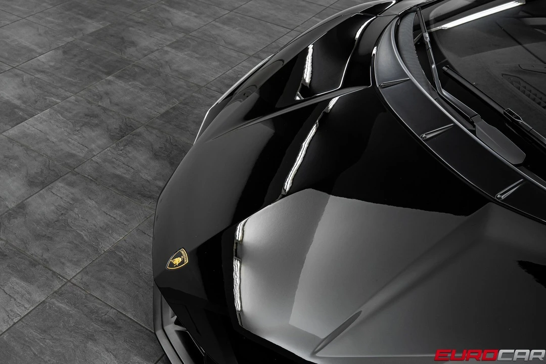 2025 Lamborghini Revuelto - Image 9 of 31