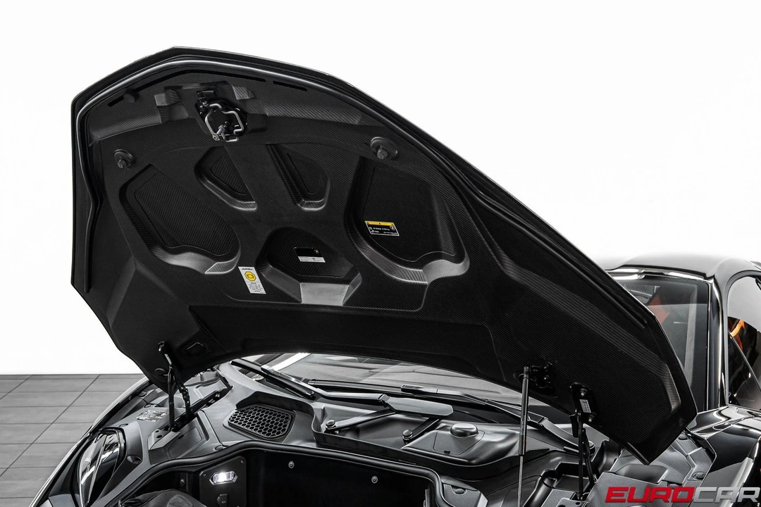 2025 Lamborghini Revuelto - Image 10 of 31