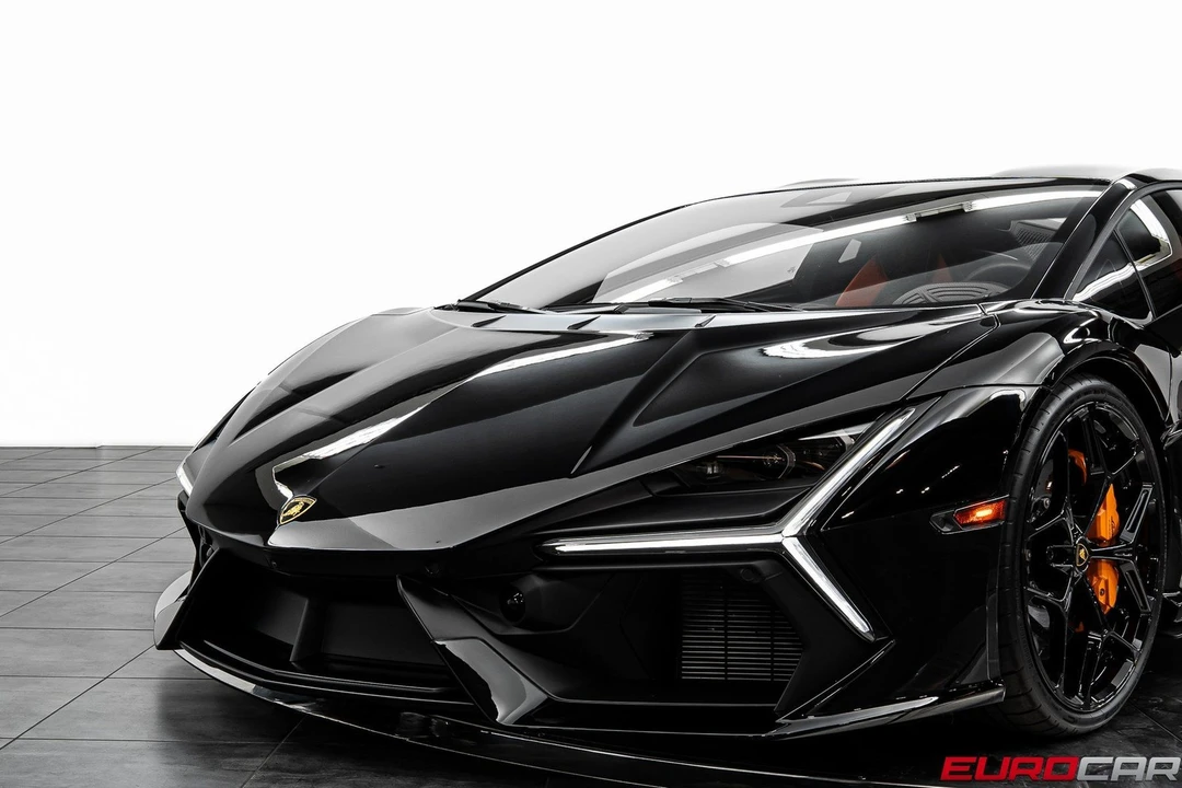 2025 Lamborghini Revuelto - Image 14 of 31