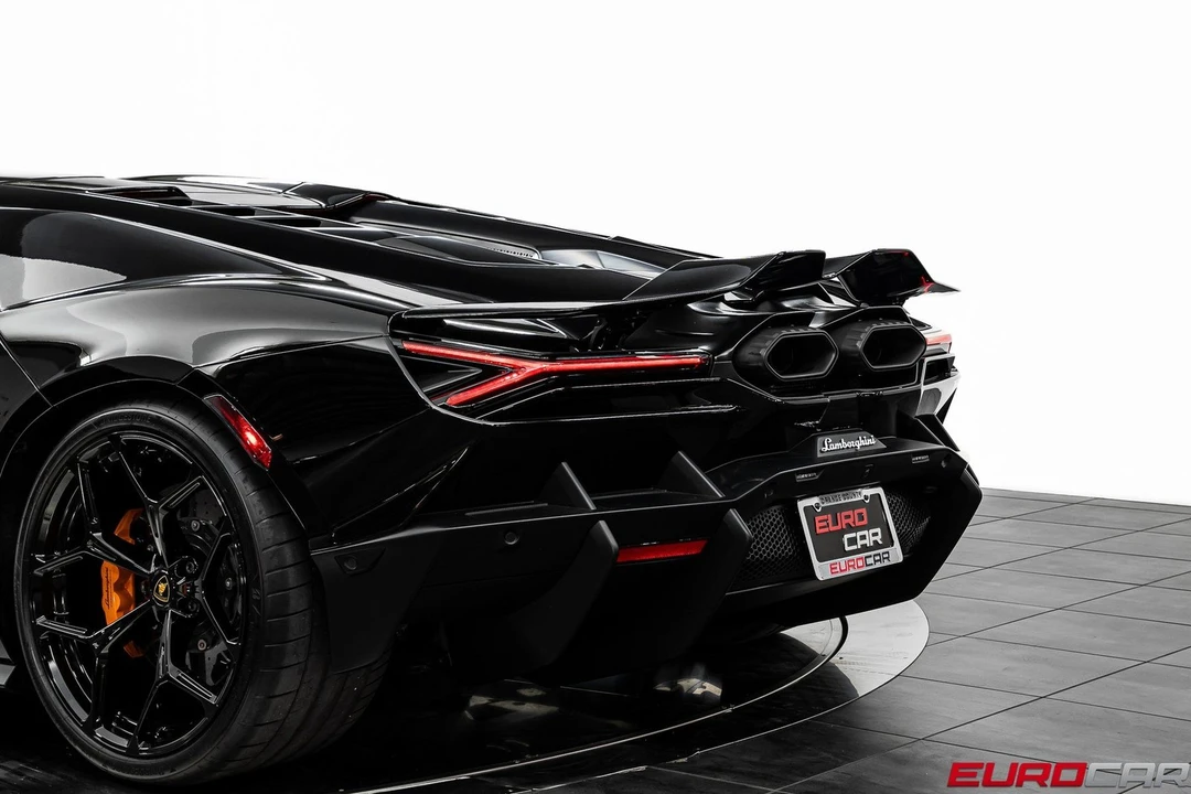 2025 Lamborghini Revuelto - Image 18 of 31