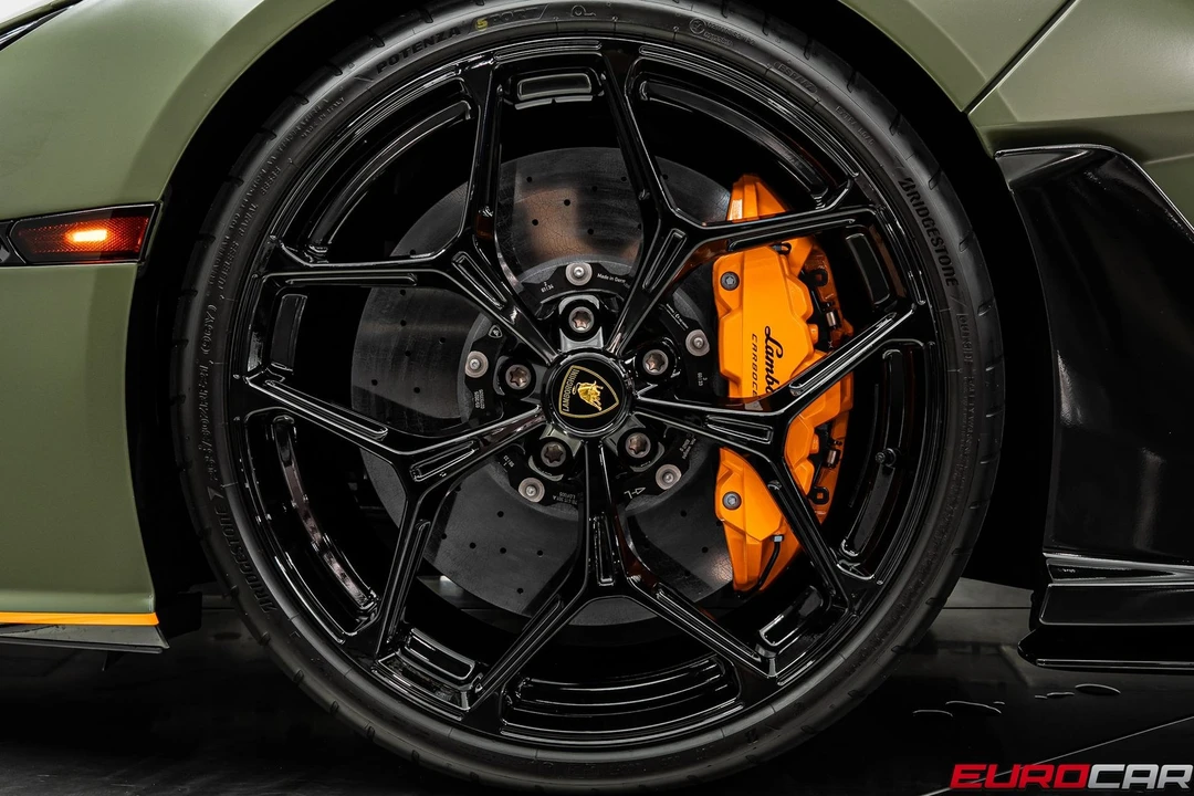 2025 Lamborghini Revuelto - Image 30 of 31