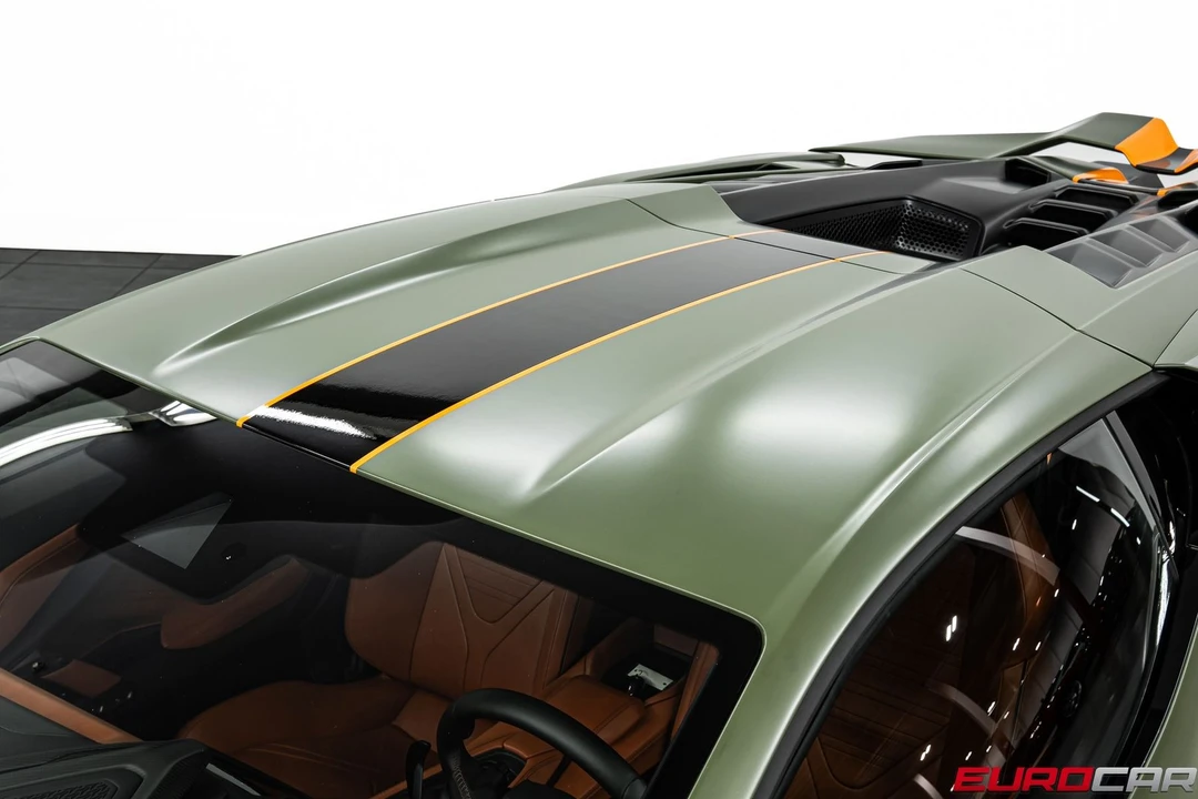 2025 Lamborghini Revuelto - Image 16 of 31