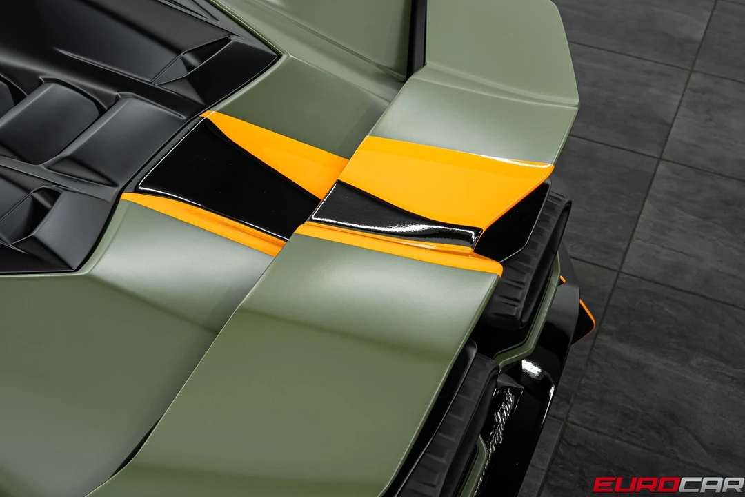 2025 Lamborghini Revuelto - Image 25 of 31
