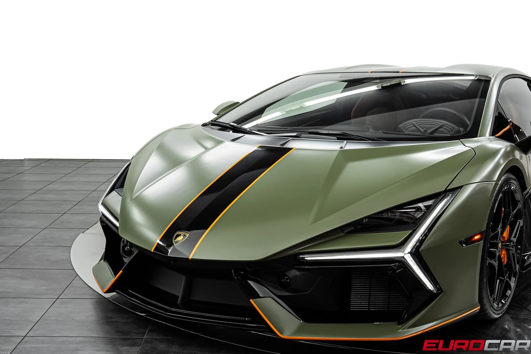 2025 Lamborghini Revuelto - Image 14 of 31