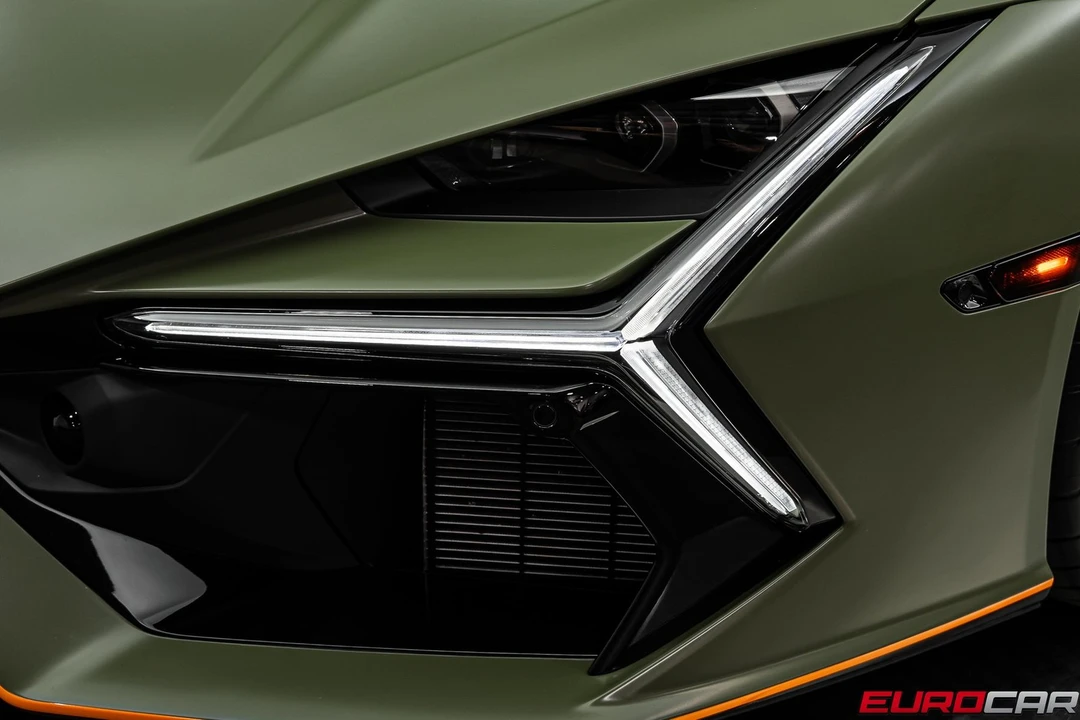 2025 Lamborghini Revuelto - Image 13 of 31