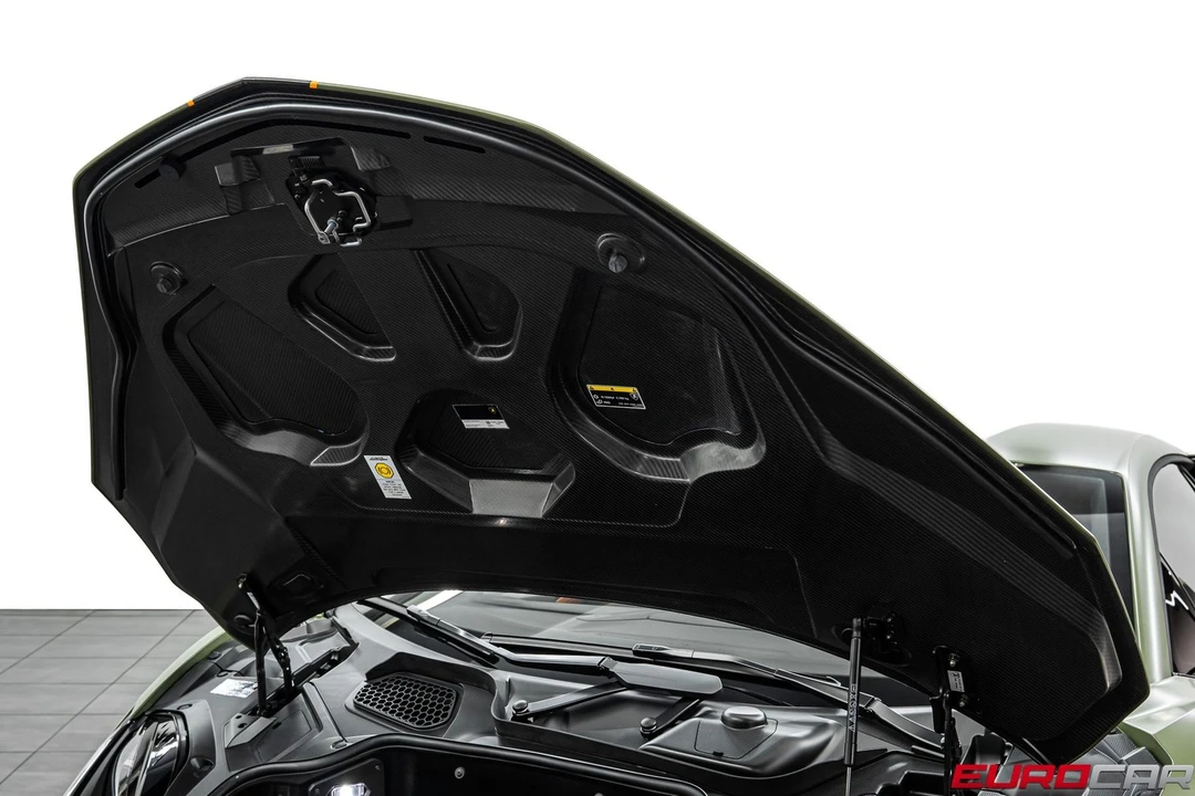2025 Lamborghini Revuelto - Image 11 of 31