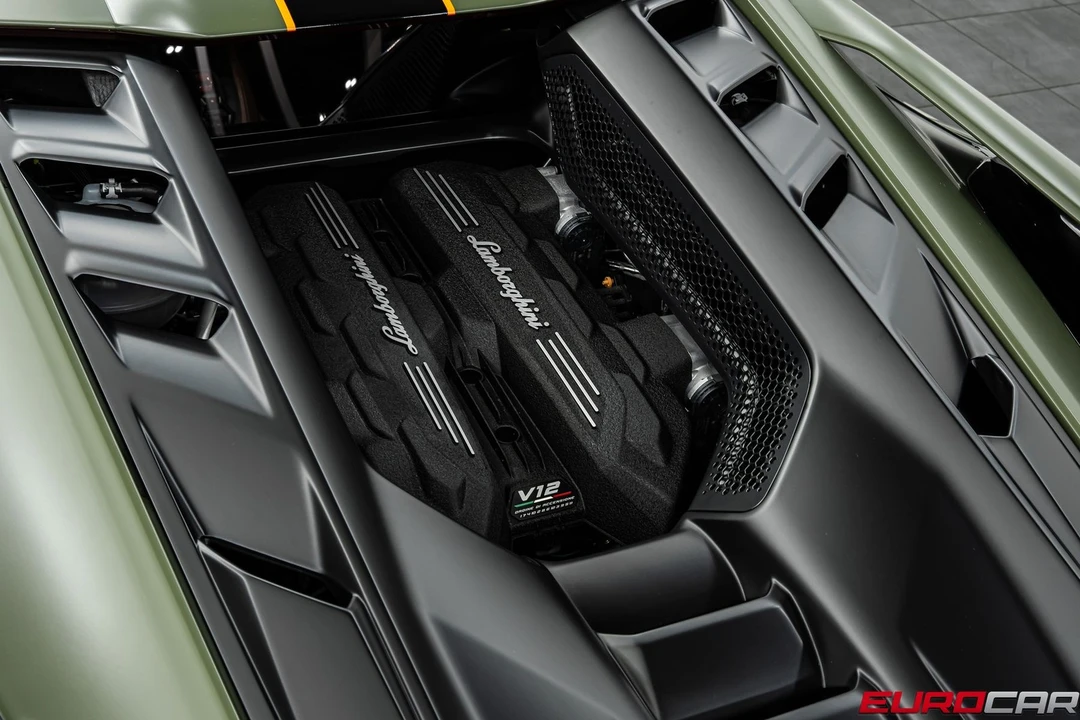 2025 Lamborghini Revuelto - Image 23 of 31