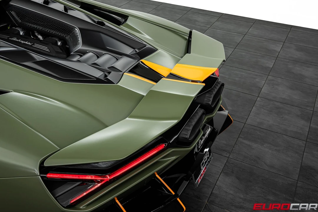 2025 Lamborghini Revuelto - Image 24 of 31