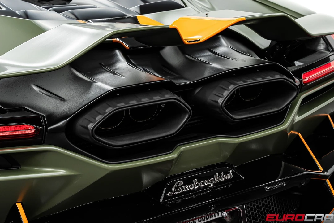 2025 Lamborghini Revuelto - Image 28 of 31