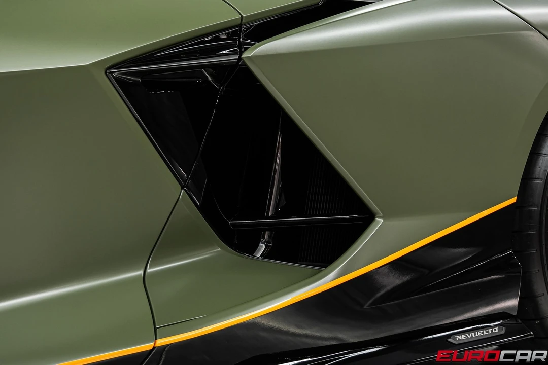 2025 Lamborghini Revuelto - Image 18 of 31