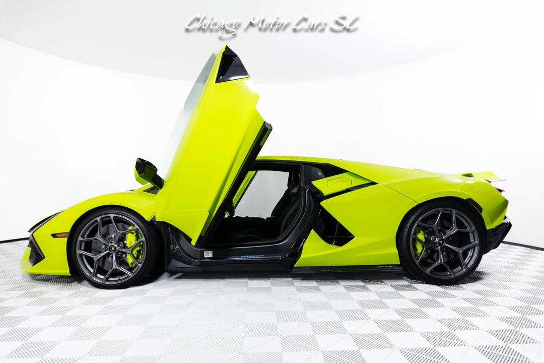 2025 Lamborghini Revuelto - Image 21 of 31