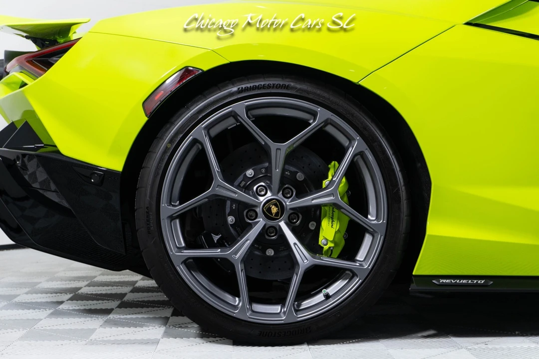 2025 Lamborghini Revuelto - Image 12 of 31