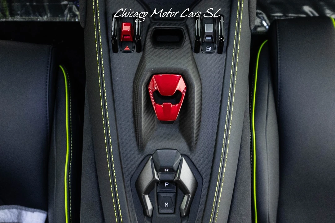 2025 Lamborghini Revuelto - Image 28 of 31