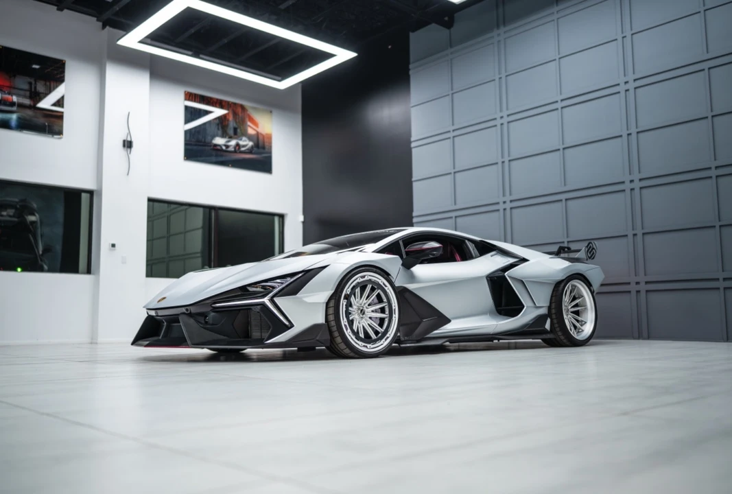 2025 Lamborghini Revuelto - Image 18 of 21