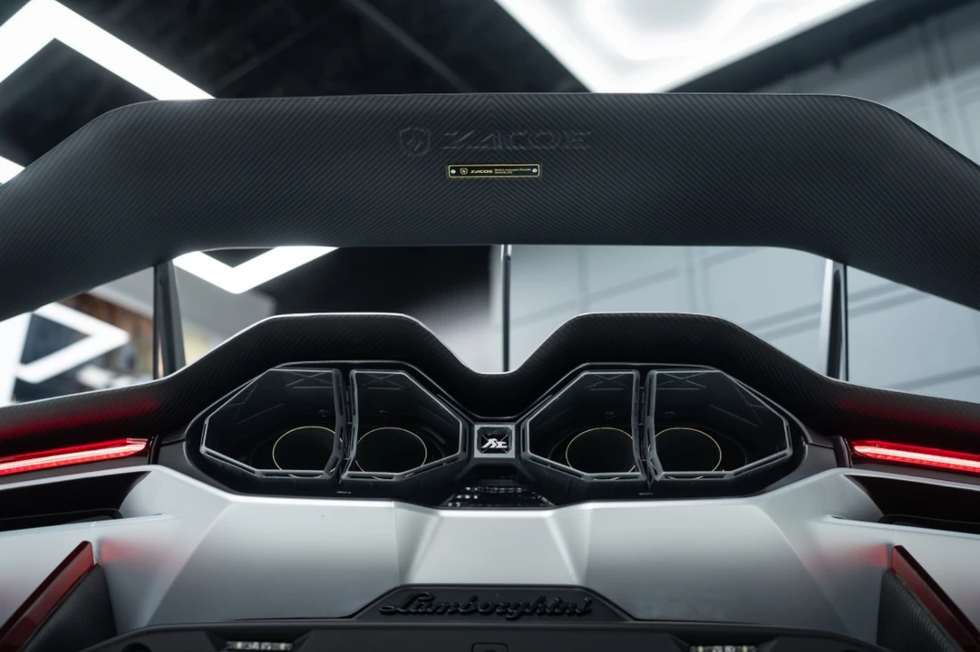 2025 Lamborghini Revuelto - Image 10 of 21