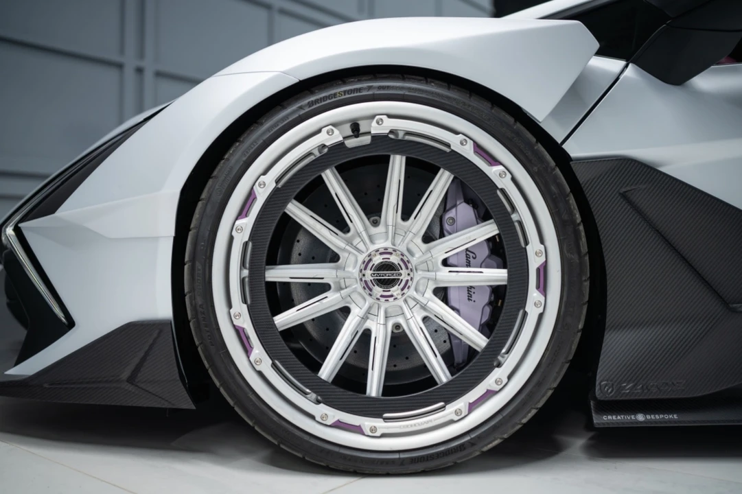 2025 Lamborghini Revuelto - Image 7 of 21