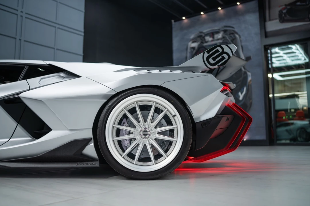2025 Lamborghini Revuelto - Image 9 of 21