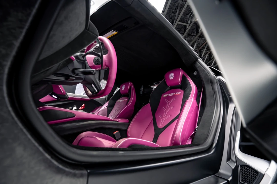 2025 Lamborghini Revuelto - Image 16 of 21