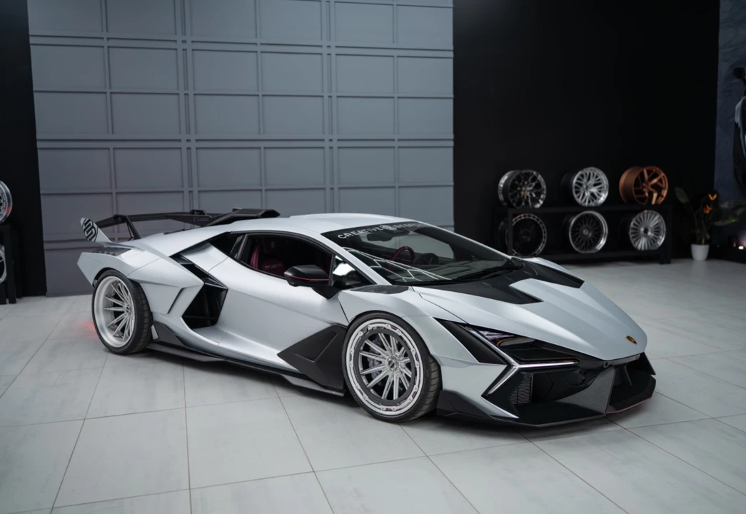 2025 Lamborghini Revuelto - Image 17 of 21