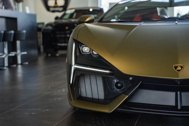 2025 Lamborghini Revuelto - Image 6 of 21