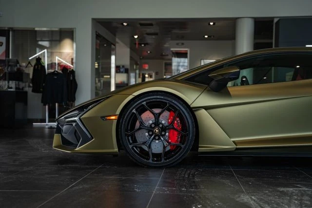 2025 Lamborghini Revuelto - Image 11 of 21
