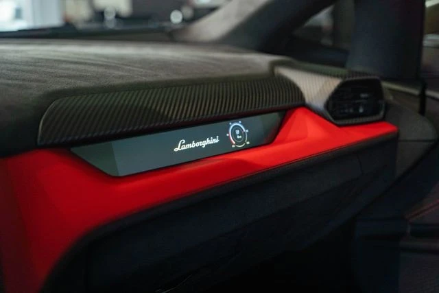 2025 Lamborghini Revuelto - Image 24 of 31