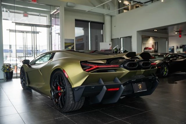 2025 Lamborghini Revuelto - Image 22 of 31