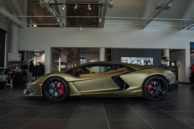 2025 Lamborghini Revuelto - Image 10 of 21