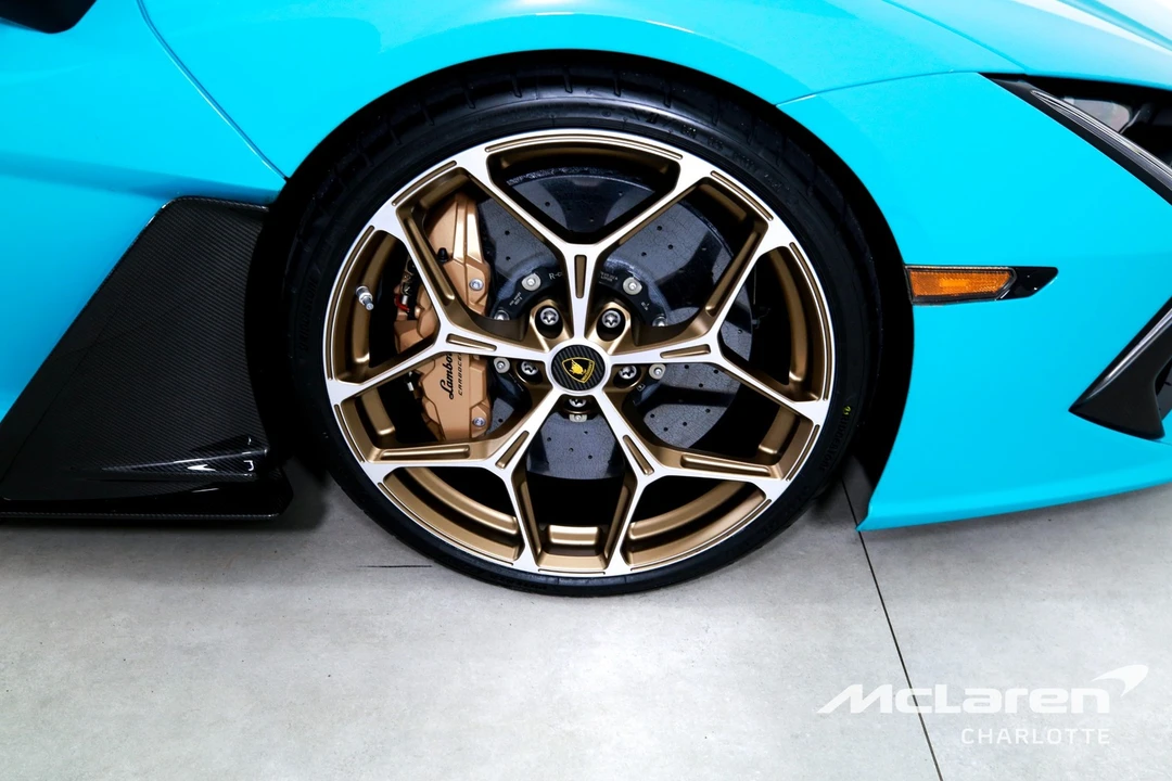 2025 Lamborghini Revuelto - Image 29 of 31