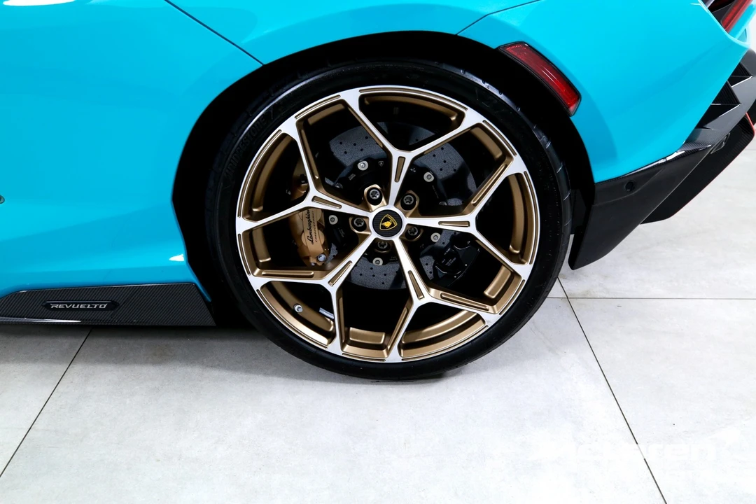 2025 Lamborghini Revuelto - Image 31 of 31