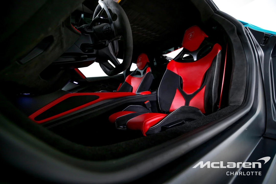 2025 Lamborghini Revuelto - Image 12 of 31