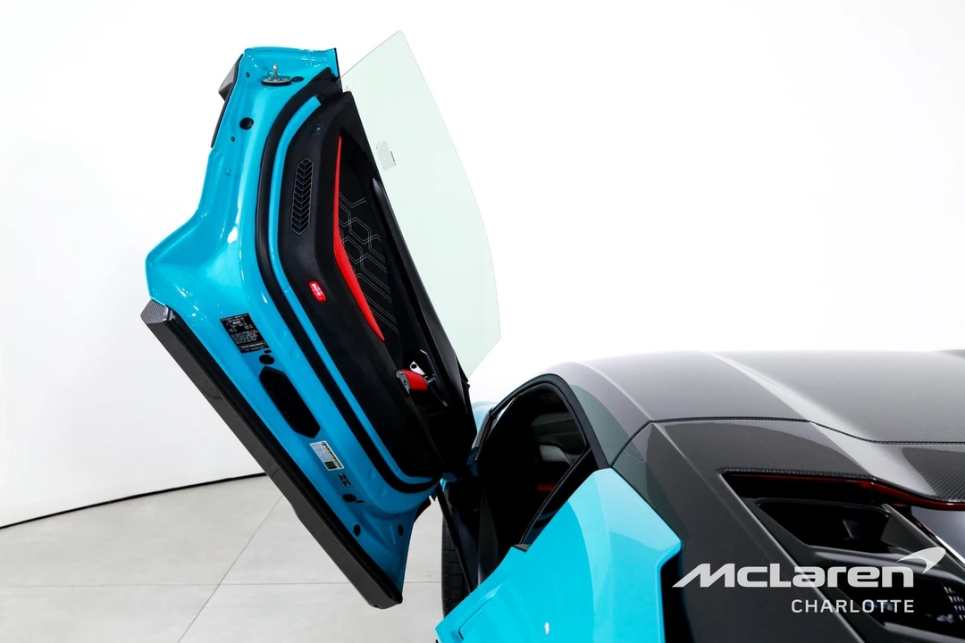 2025 Lamborghini Revuelto - Image 11 of 31