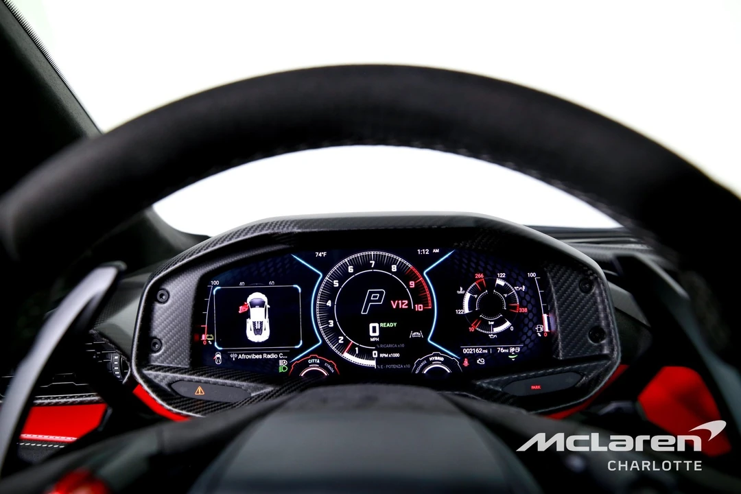 2025 Lamborghini Revuelto - Image 14 of 31
