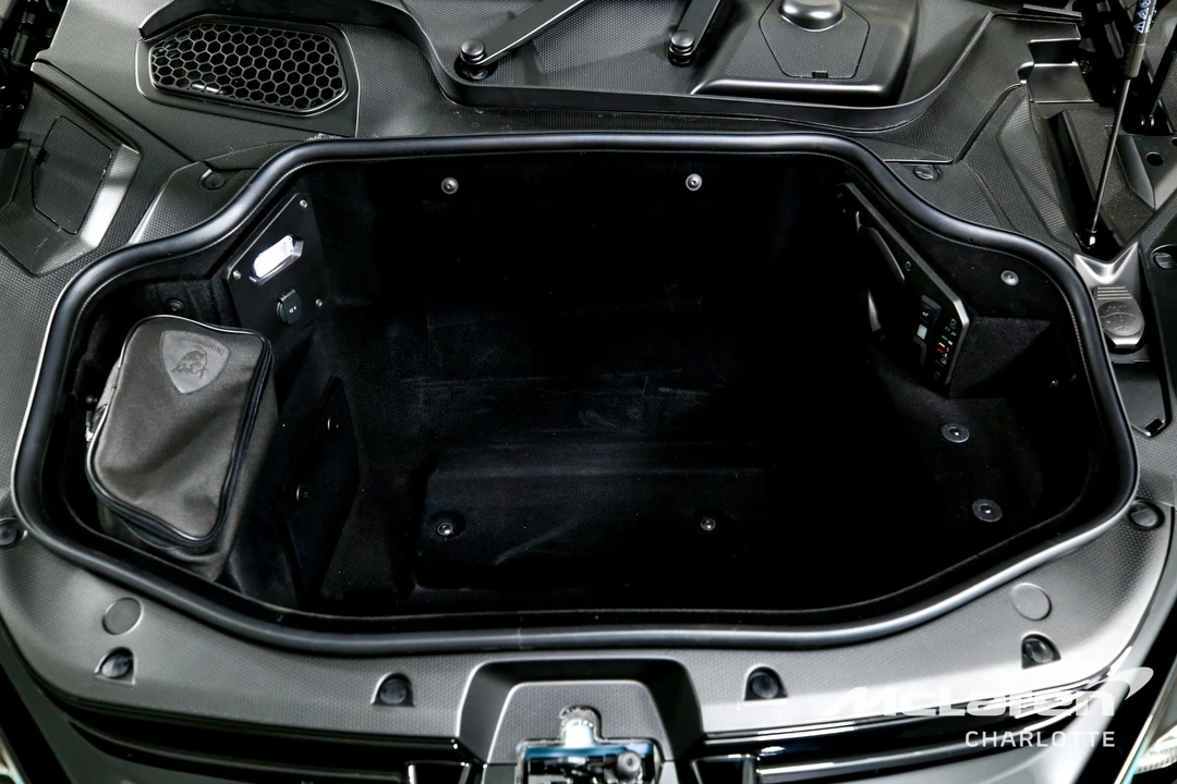 2025 Lamborghini Revuelto - Image 17 of 31
