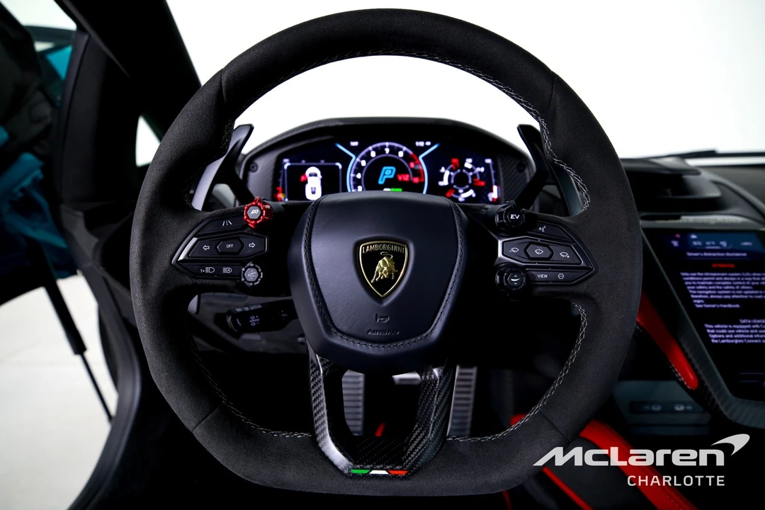 2025 Lamborghini Revuelto - Image 15 of 31