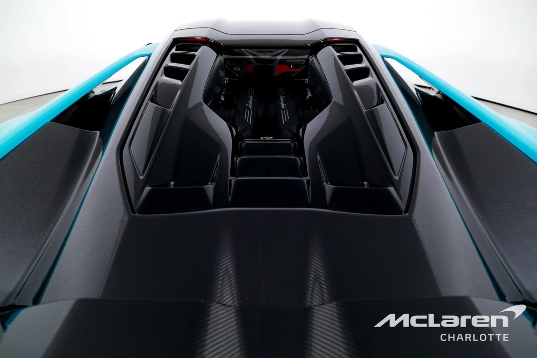 2025 Lamborghini Revuelto - Image 21 of 31