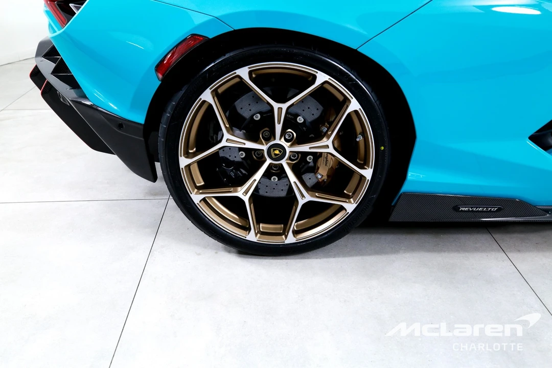 2025 Lamborghini Revuelto - Image 28 of 31