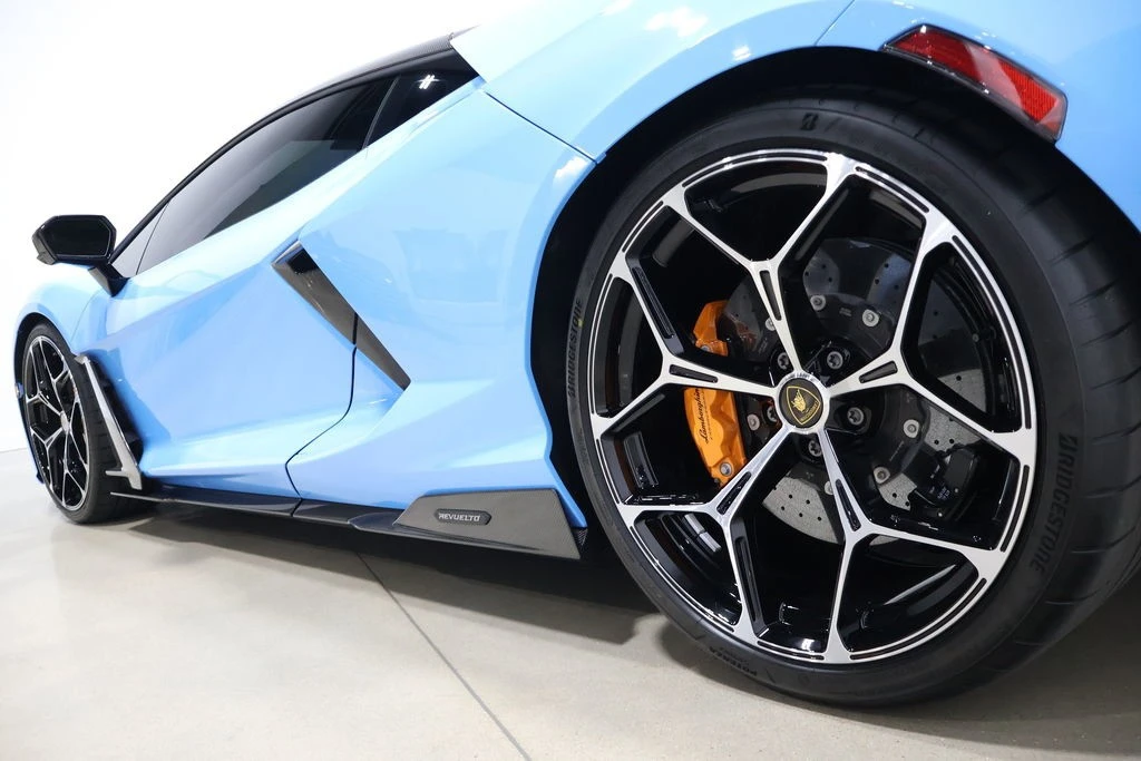 2025 Lamborghini Revuelto - Image 20 of 24