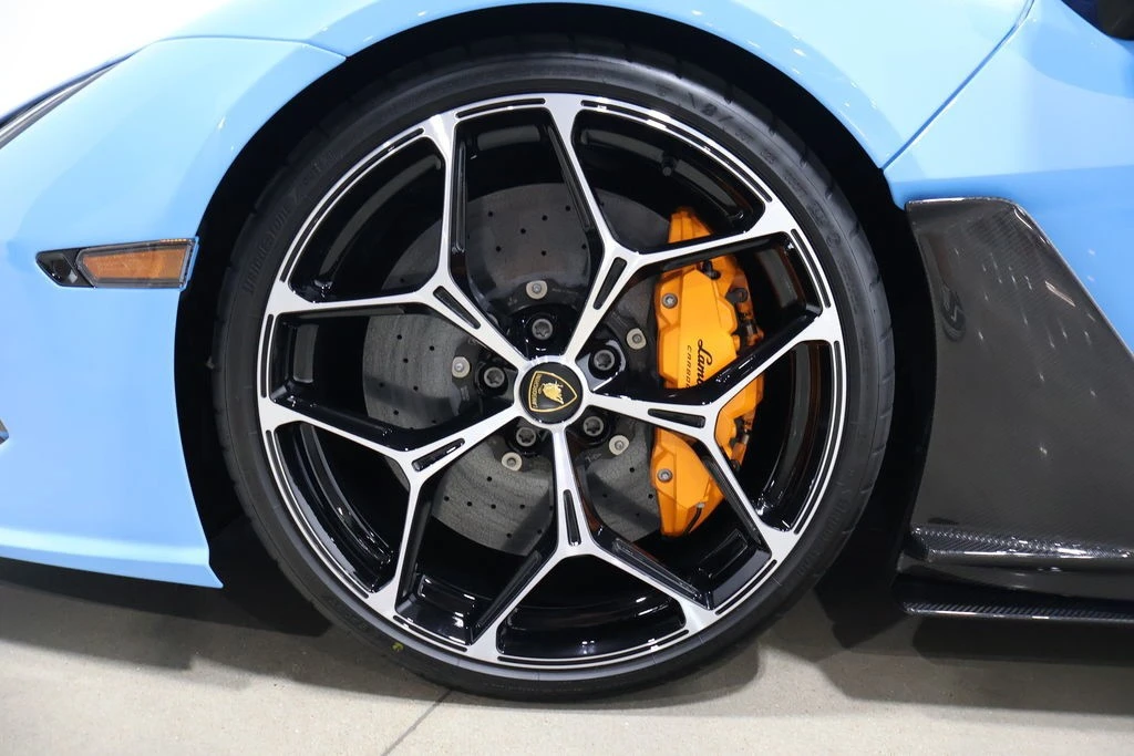 2025 Lamborghini Revuelto - Image 22 of 24