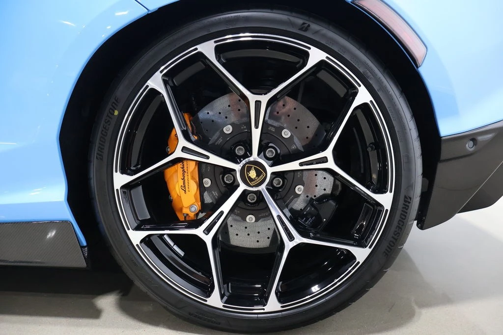 2025 Lamborghini Revuelto - Image 21 of 24