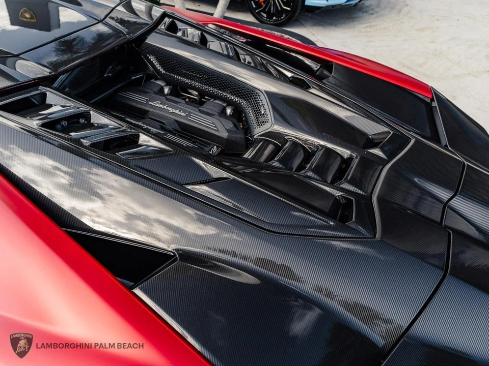 2025 Lamborghini Revuelto - Image 14 of 31