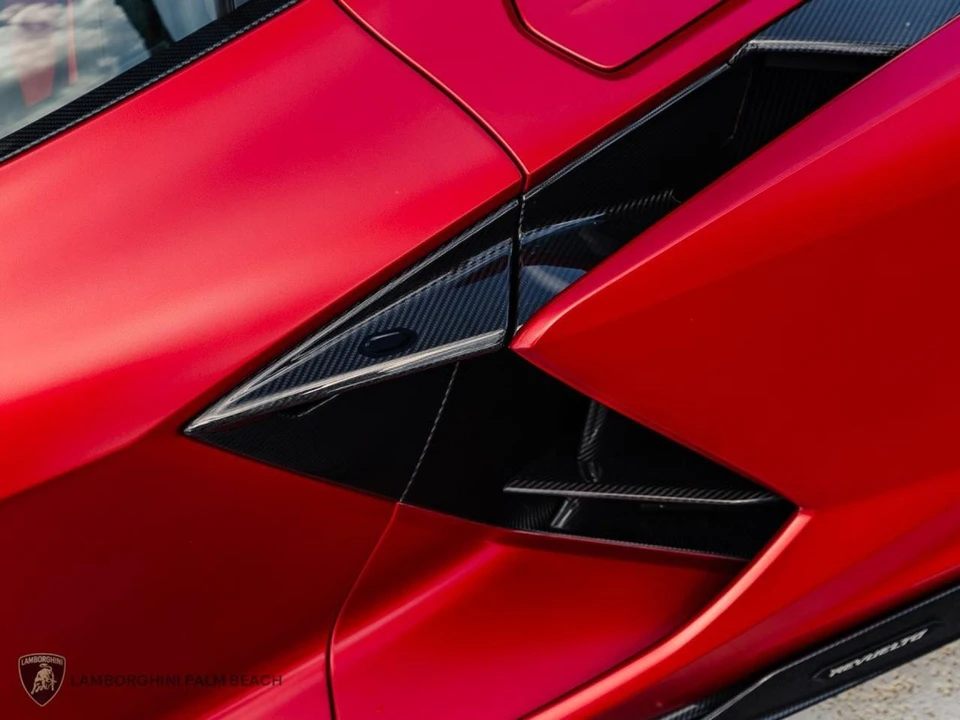 2025 Lamborghini Revuelto - Image 13 of 31