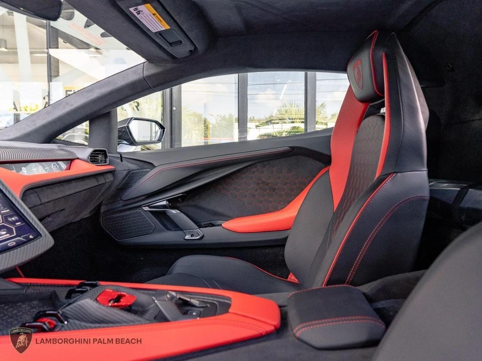 2025 Lamborghini Revuelto - Image 26 of 31