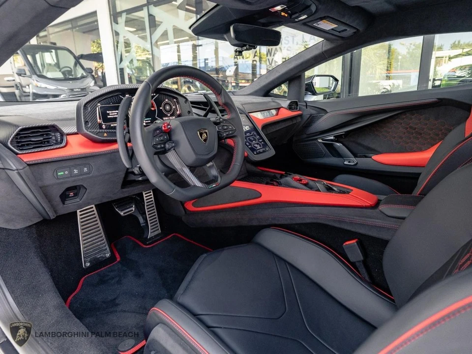 2025 Lamborghini Revuelto - Image 24 of 31
