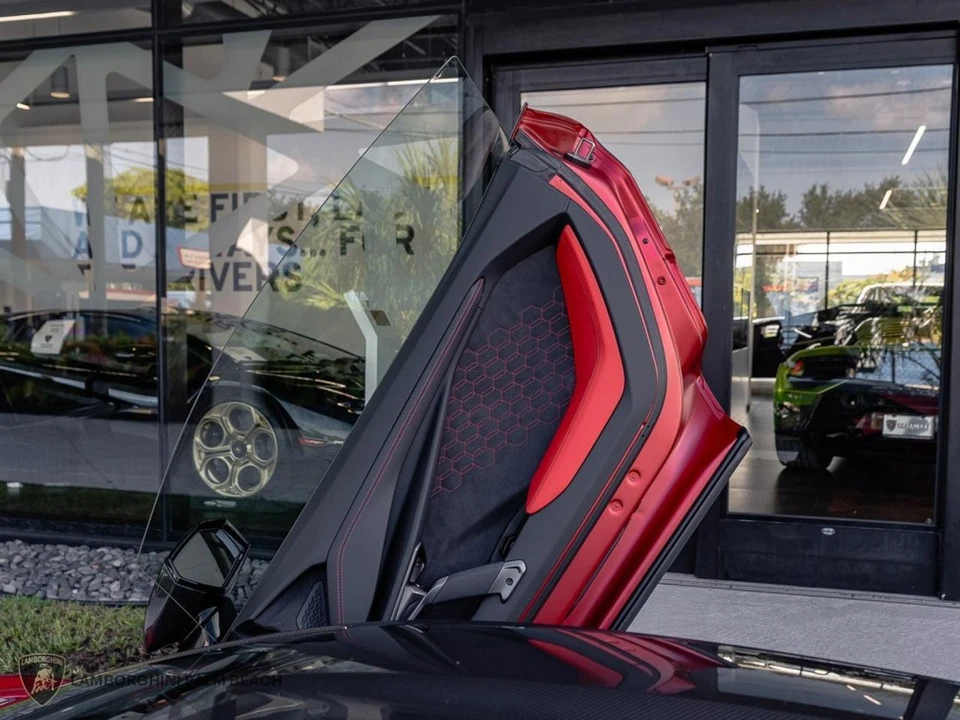 2025 Lamborghini Revuelto - Image 30 of 31