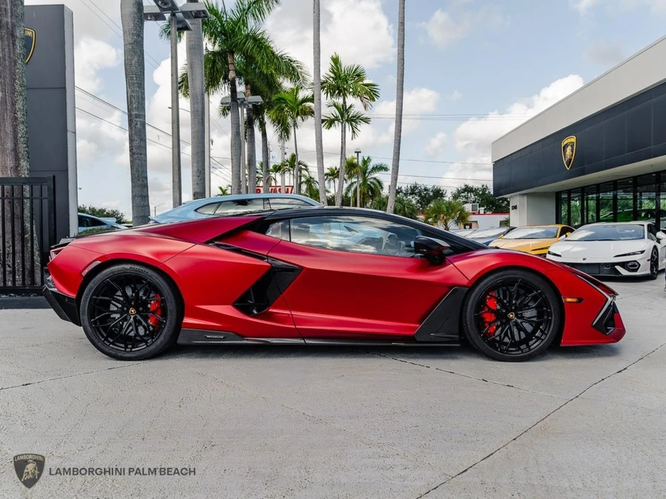 2025 Lamborghini Revuelto - Image 7 of 31