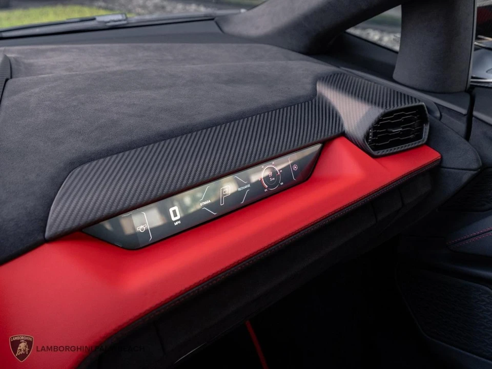 2025 Lamborghini Revuelto - Image 16 of 31